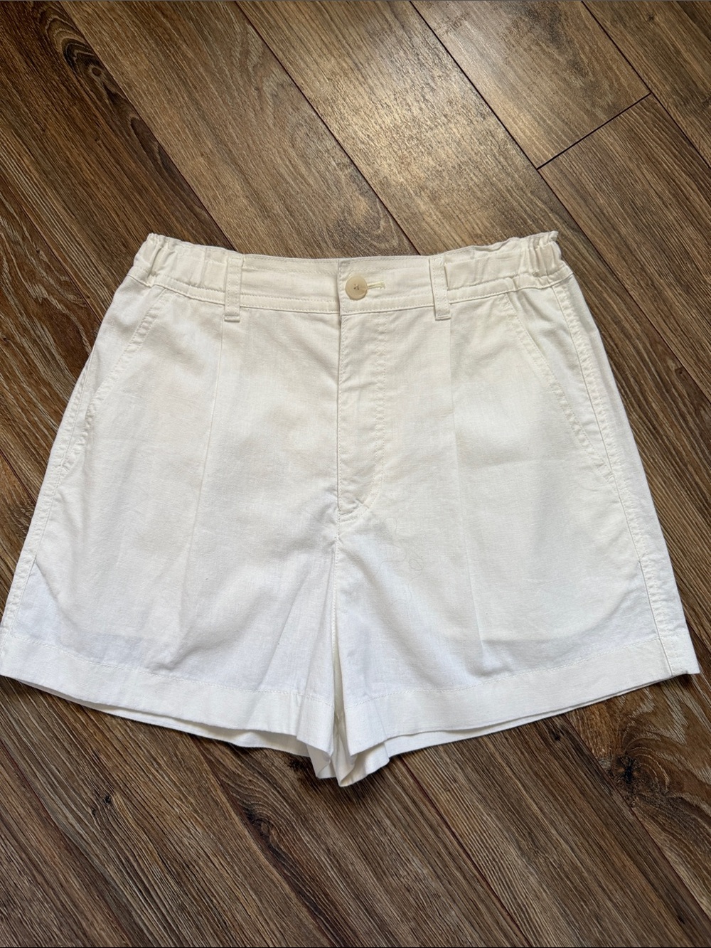 Uniqlo White Women's Tailored High-Waist Shorts